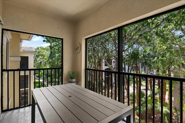 Building Photo - 3020 Alcazar Pl