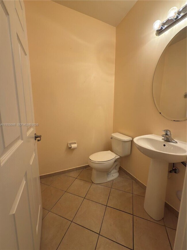 Building Photo - 14728 SW 25th Ln