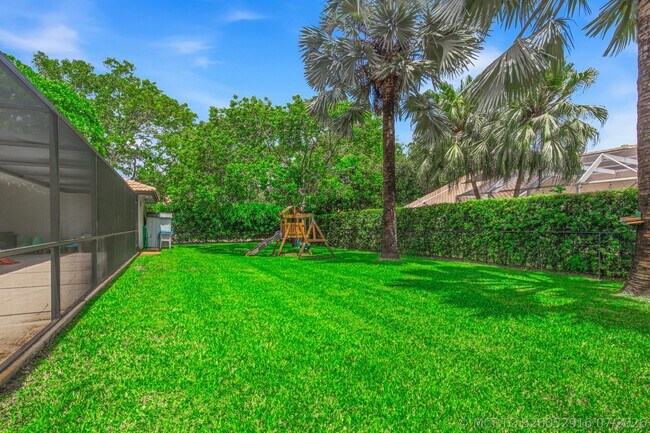 Building Photo - 10027 NW 56th Ct