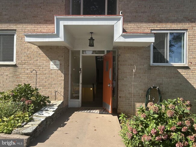 Building Photo - 650 Brooke Rd