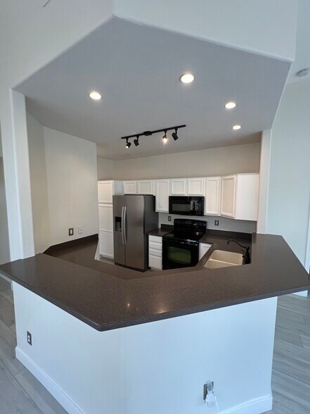 Building Photo - 9070 E Gary Rd