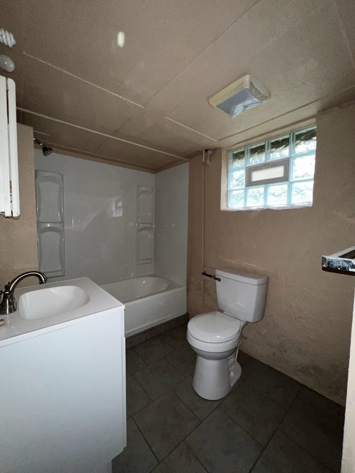 Building Photo - 854 Craig St