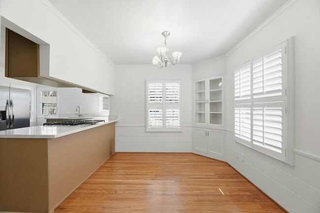 Building Photo - 7005 Draper Ave