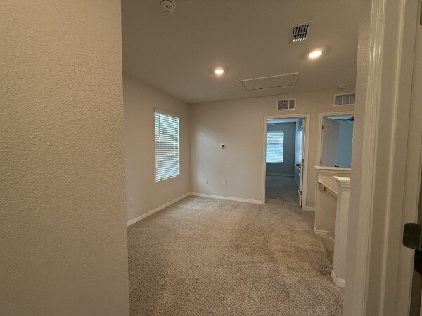 Building Photo - Large 4 Bedroom/2.5 Bathroom Home in Thompson Grove