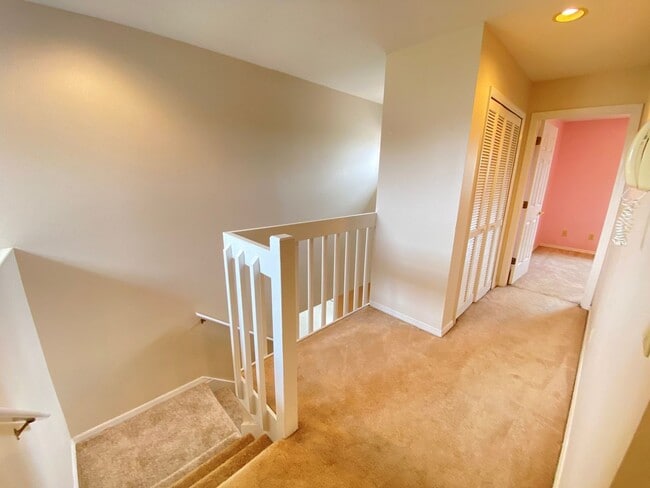 Building Photo - 3708 Molona Dr