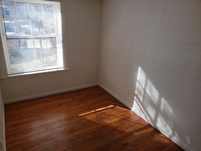 Building Photo - 856 Garfield Ave