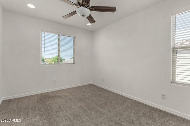 Building Photo - 15142 W Sherman St