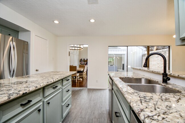 Building Photo - 7711 Hopewell Ln
