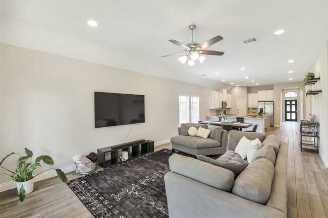 Building Photo - 19827 Bronze Spur Ct