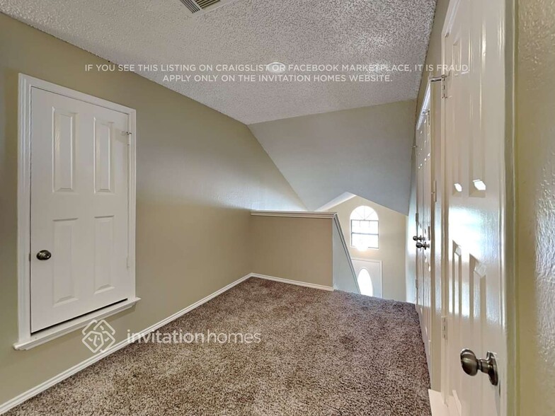 Building Photo - 1517 Woodvale Dr