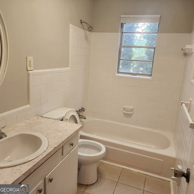 Building Photo - 6048 Carriage Ct