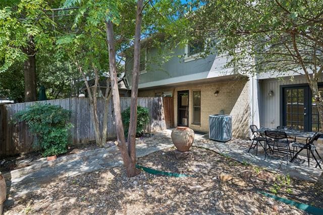 Building Photo - 7518 Woodthrush Dr