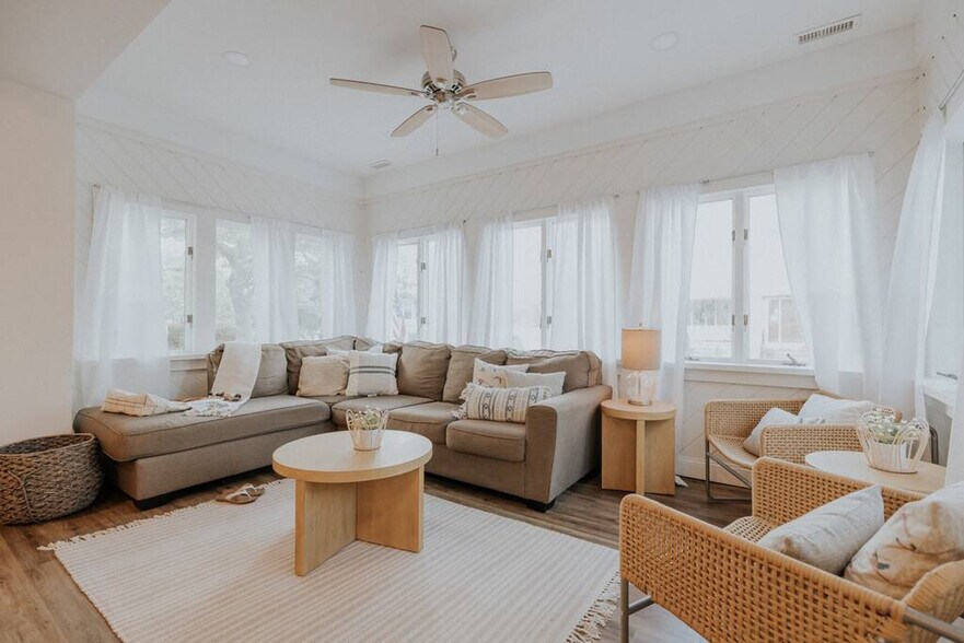 Primary Photo - 3 S Surrey Ave