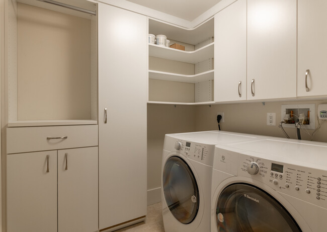 Customized laundry room - 601 N Fairfax St