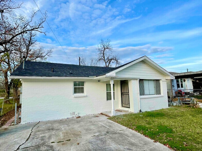 Building Photo - 7949 Blue St