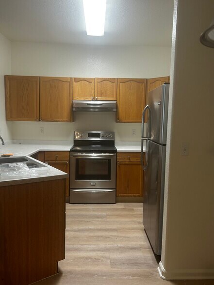Kitchen w/stainless steel appliances - 7454 S Alkire St