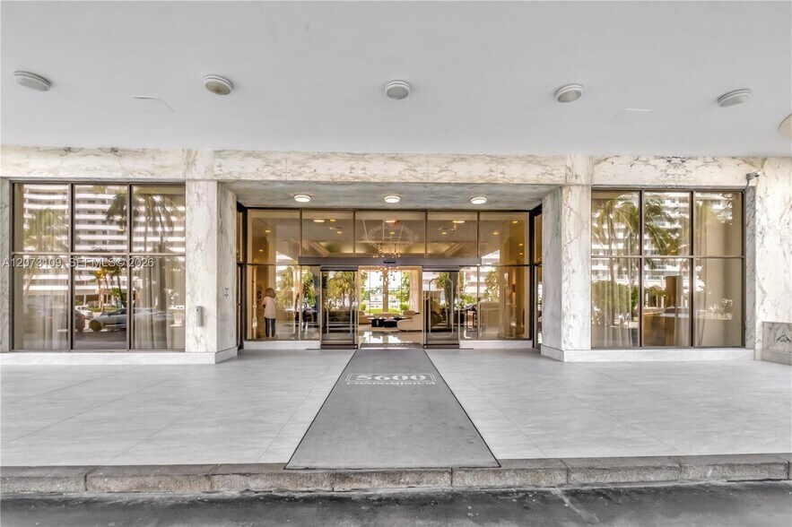 Building Photo - 5600 Collins Ave