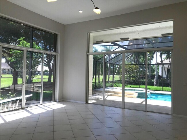 Building Photo - 2501 Poinciana Dr