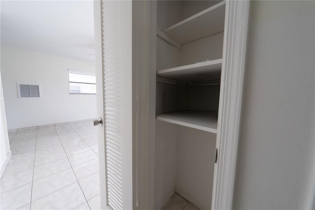 Building Photo - 2702 NW 51st Pl