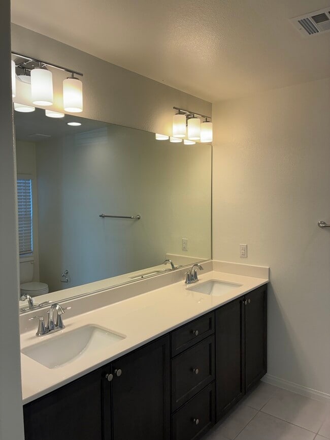 Building Photo - Beautiful 4 Bedroom Home in Southwest Vegas!