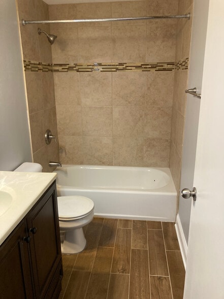 Building Photo - 502 S Oakley Blvd