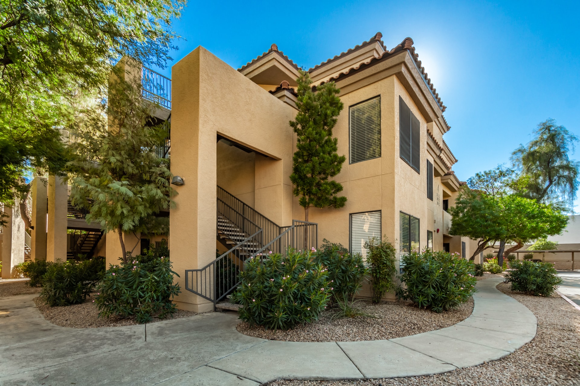 Building Photo - 4925 E Desert Cove Ave