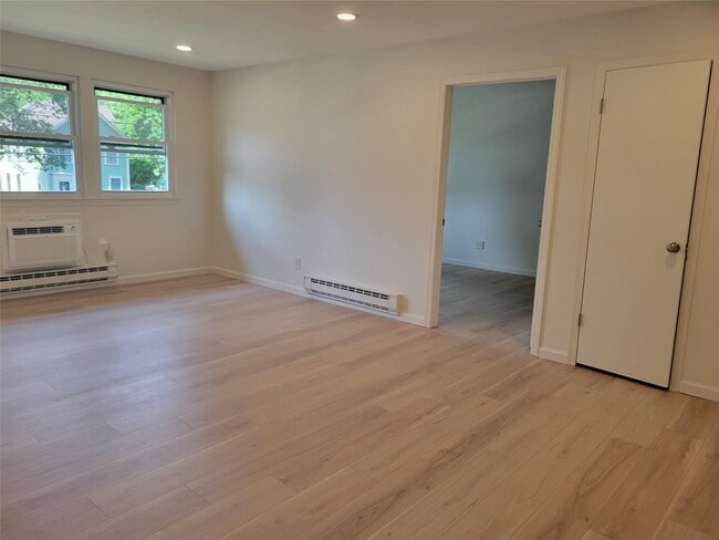 Building Photo - 518 Bedford Ave