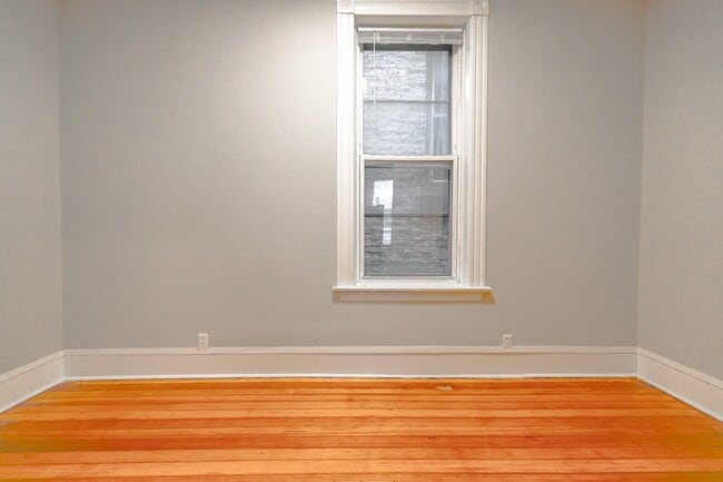 Building Photo - 1444 N Maplewood Ave