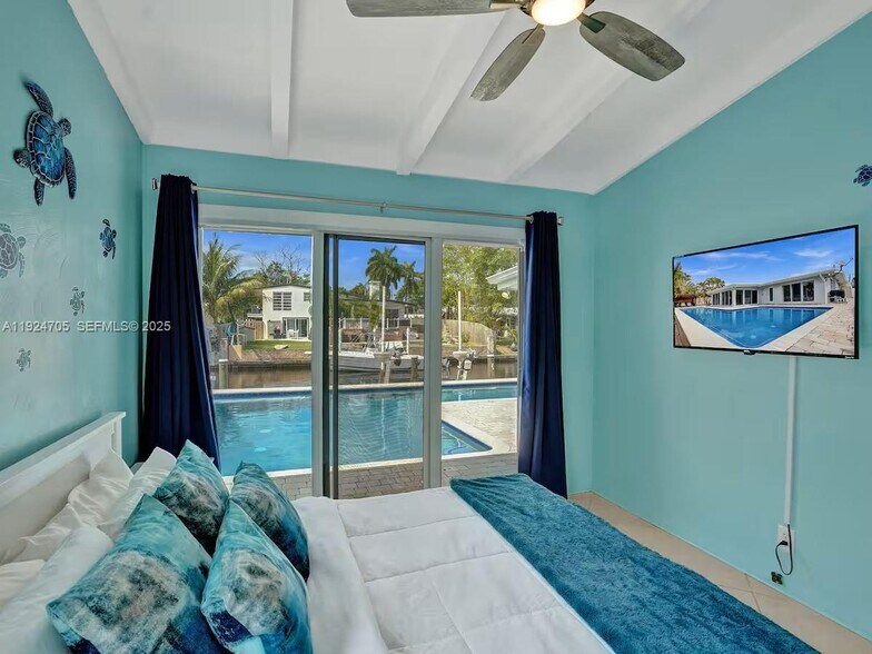 Building Photo - 2525 Gulfstream Ln