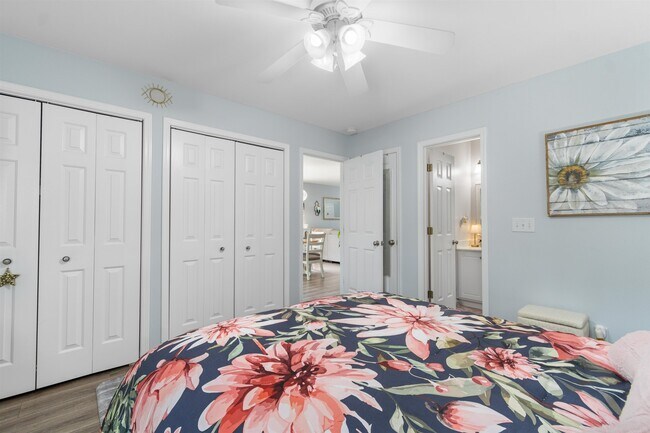 Building Photo - 161 Barclay Dr