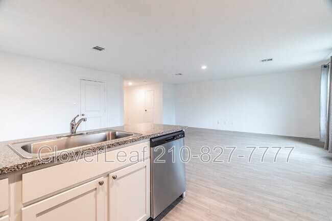 Building Photo - 6411 Bernardo Wy