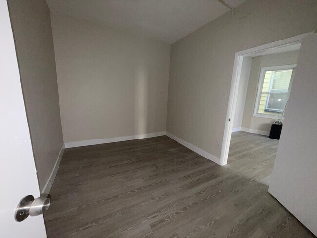 Building Photo - 221 Wilkinson Ave