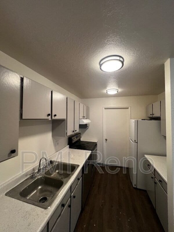 Building Photo - 1060 H St