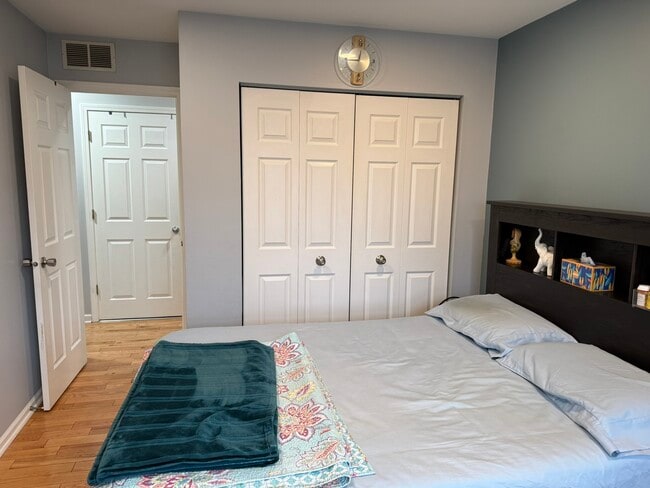 Building Photo - 1 S Stonington Dr