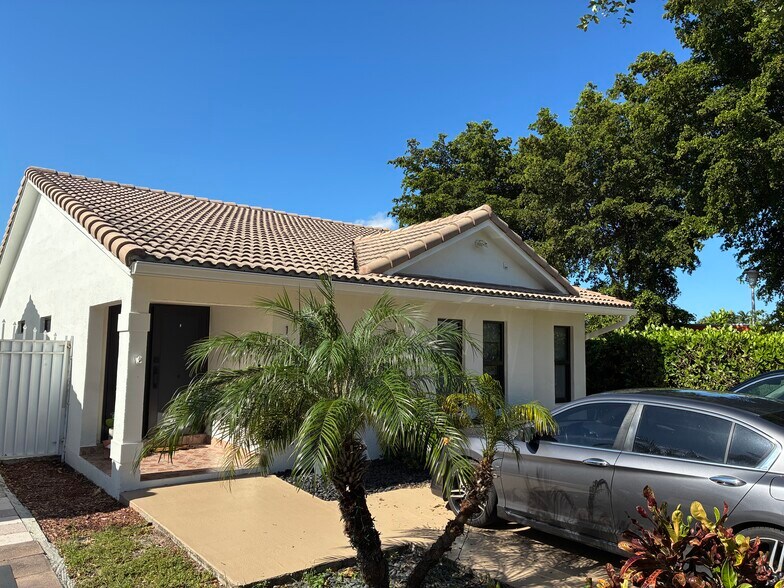 Primary Photo - 10209 NW 125th St