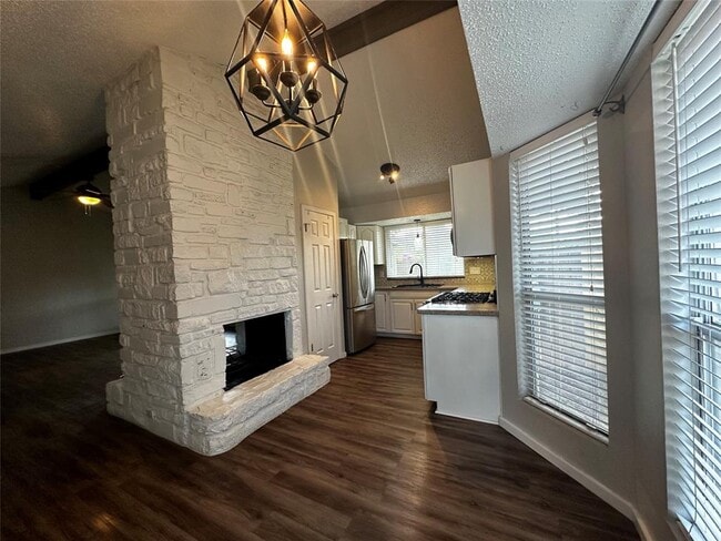 Building Photo - 504 Suzzane Rd