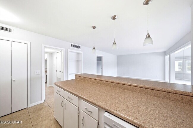 Building Photo - 4725 Bay Point Rd