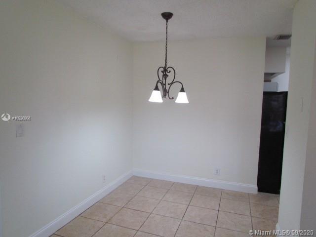 Building Photo - 2630 Riverside Dr