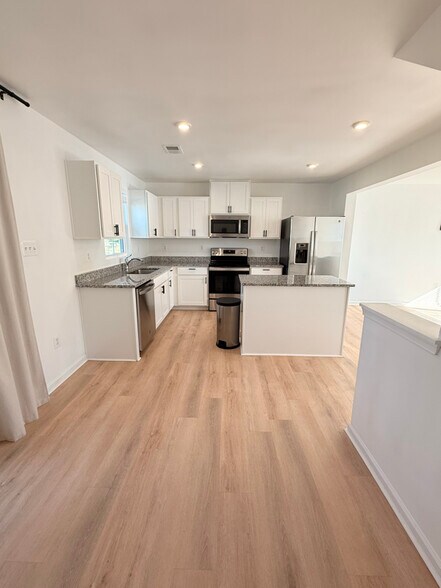 Building Photo - 28 Sebago Pl