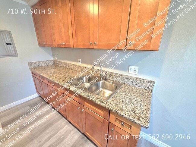 Building Photo - 710 W 90th St