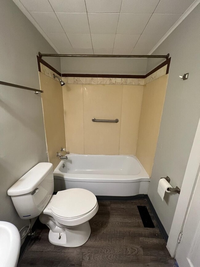 Building Photo - 434 W Lawrence St