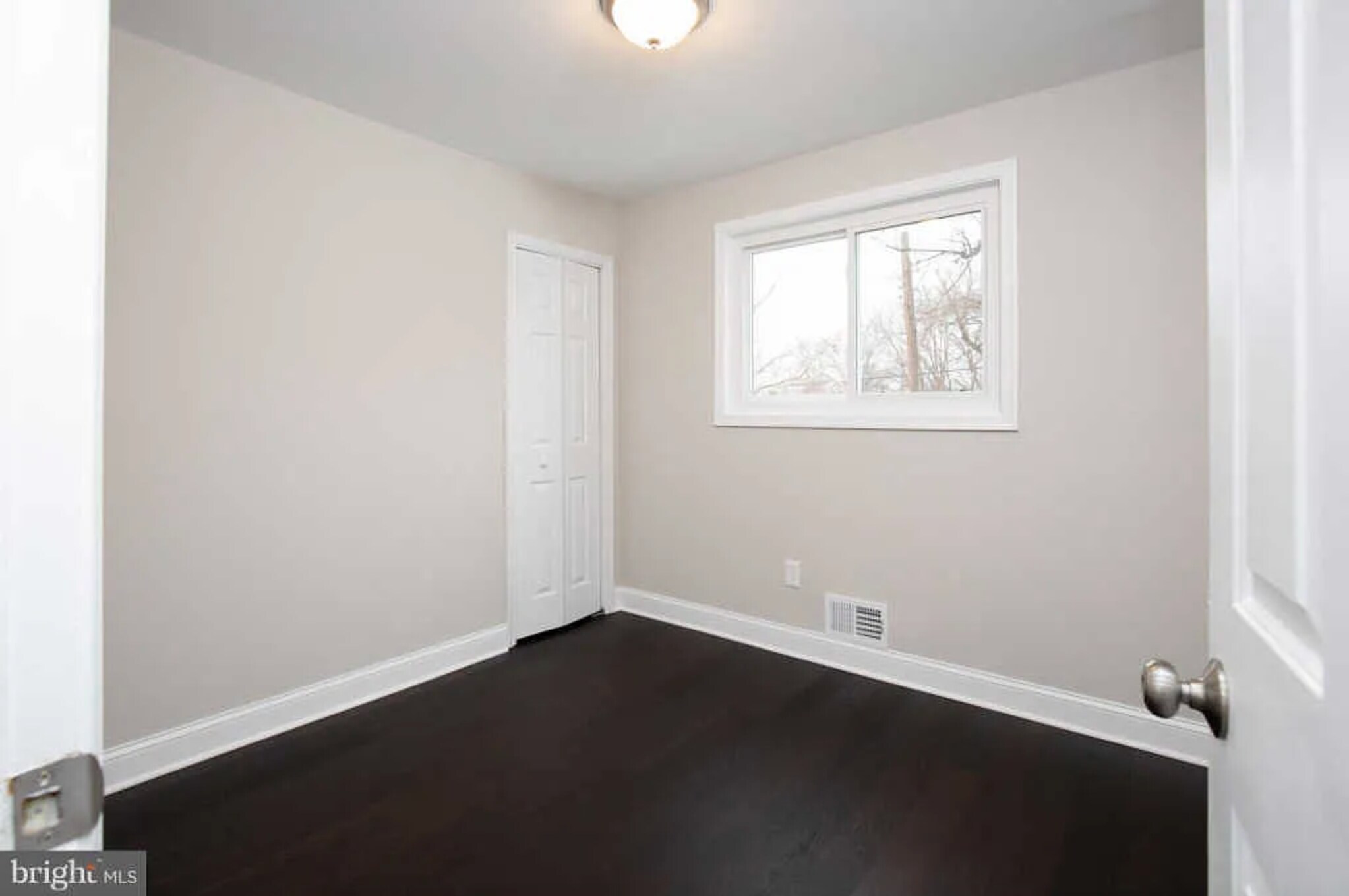 The smaller upstairs bedroom - 127 S Jordan St