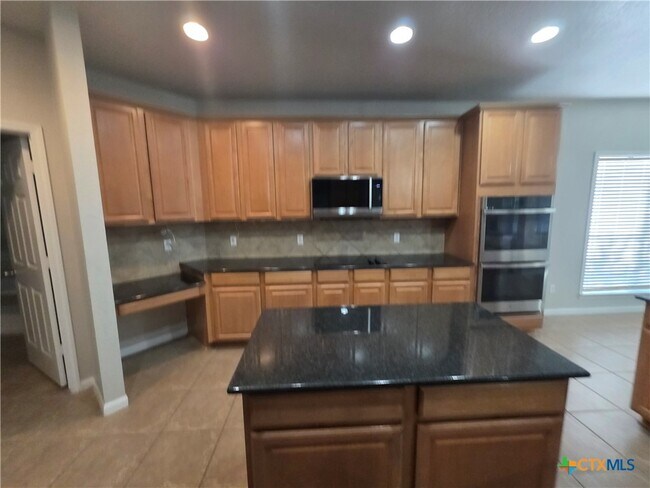 Building Photo - 423 Wrought Iron Dr