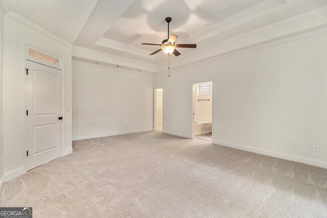 Building Photo - 180 Greenview Dr