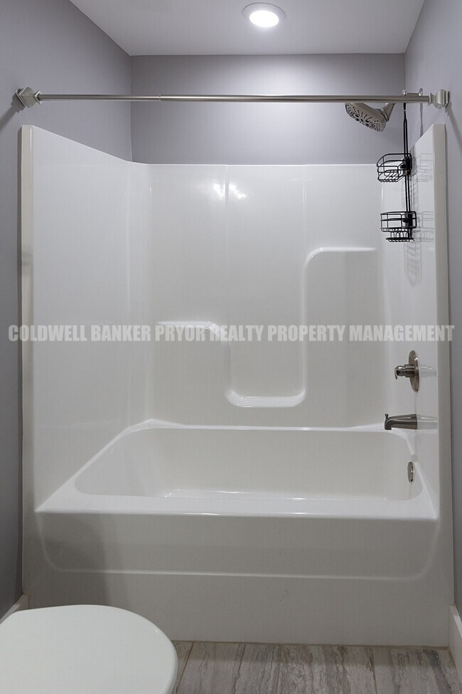 Building Photo - 9618 Shooting Star Cir