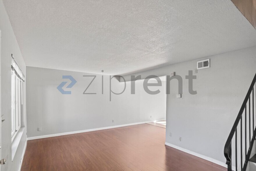 Building Photo - 38605 Royal Ann Common