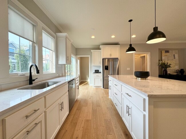 Building Photo - 717 Corbin Terrace