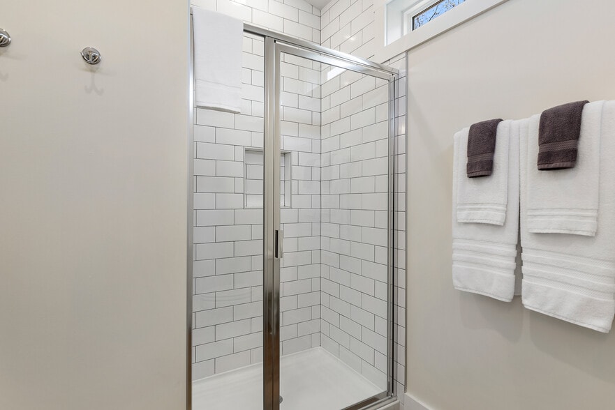 Building Photo - 160 Emalyn Ct