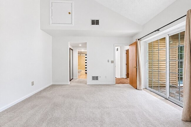 Building Photo - 54 Voyagers Ln
