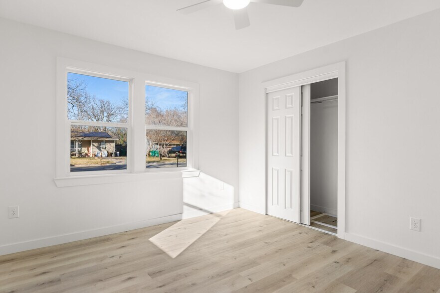 Building Photo - 122 Brewster St